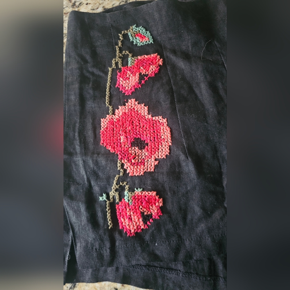 La Troupe black linen-style shorts featuring embroidered pink poppy Flowers - Picture 4 of 7